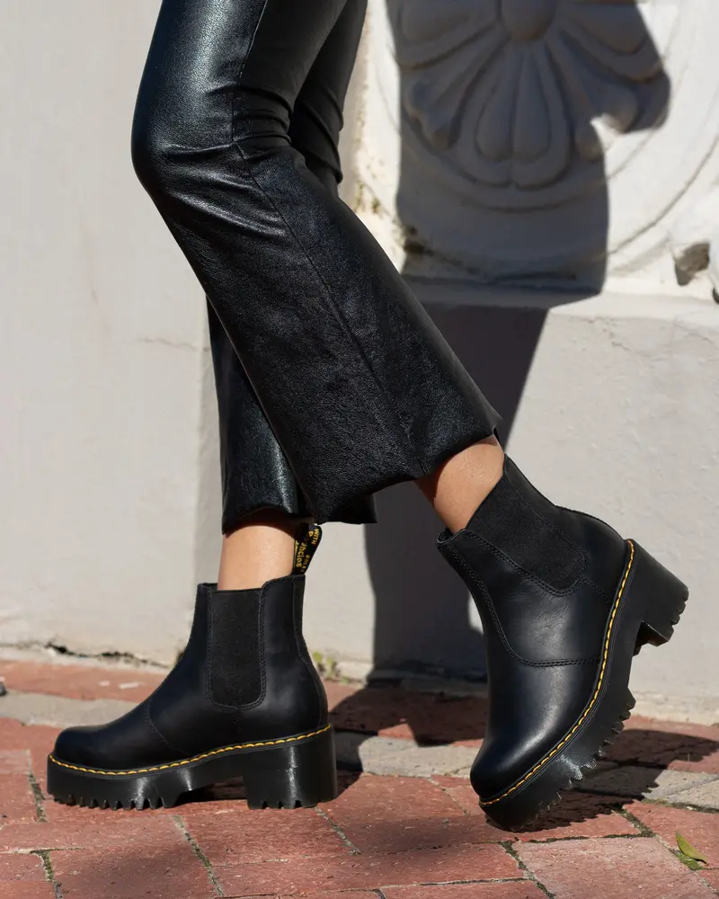 Dr. Martens Rometty Black Wyoming 1