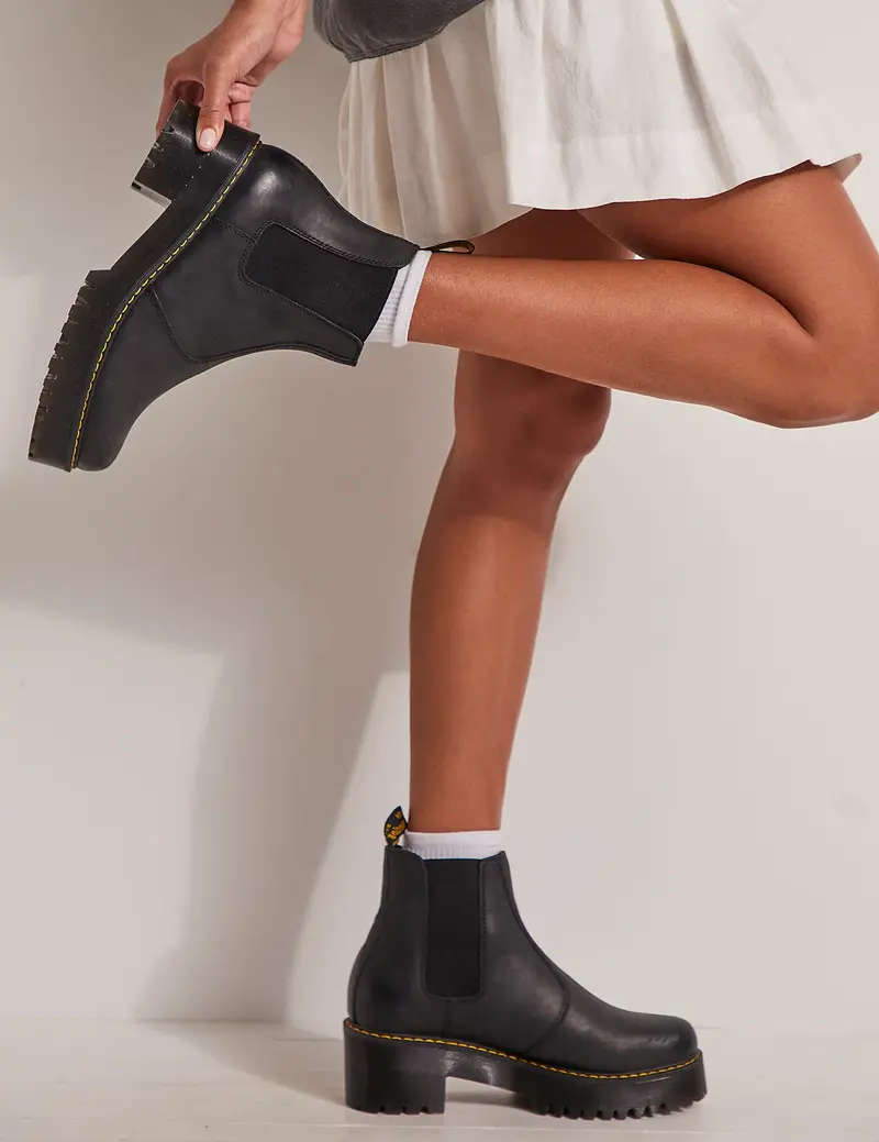 Dr. Martens Rometty Black Wyoming 3