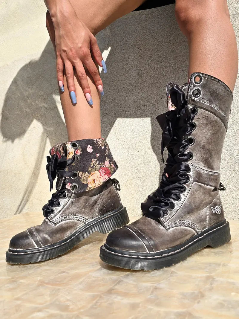 Dr. Martens Triumph Black Massai 1