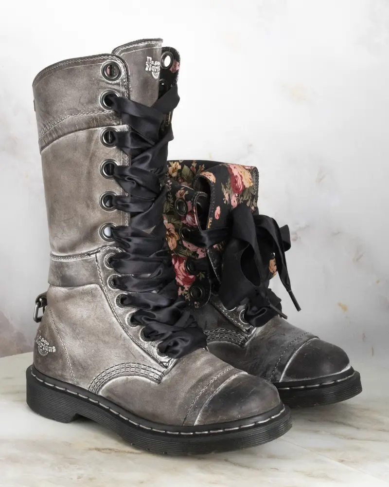 Dr. Martens Triumph Black Massai Uk 3 - Pre-Loved 1