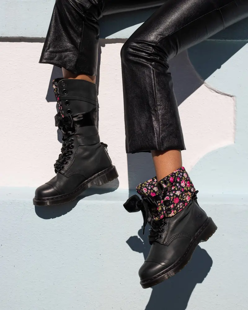 Dr. Martens Triumph Black Mirage Floral 4