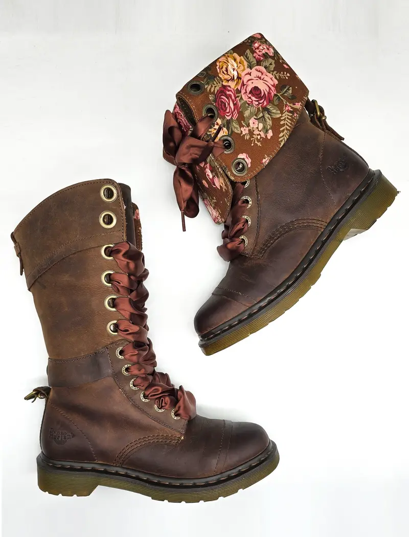 Dr. Martens Triumph Brown Floral 1