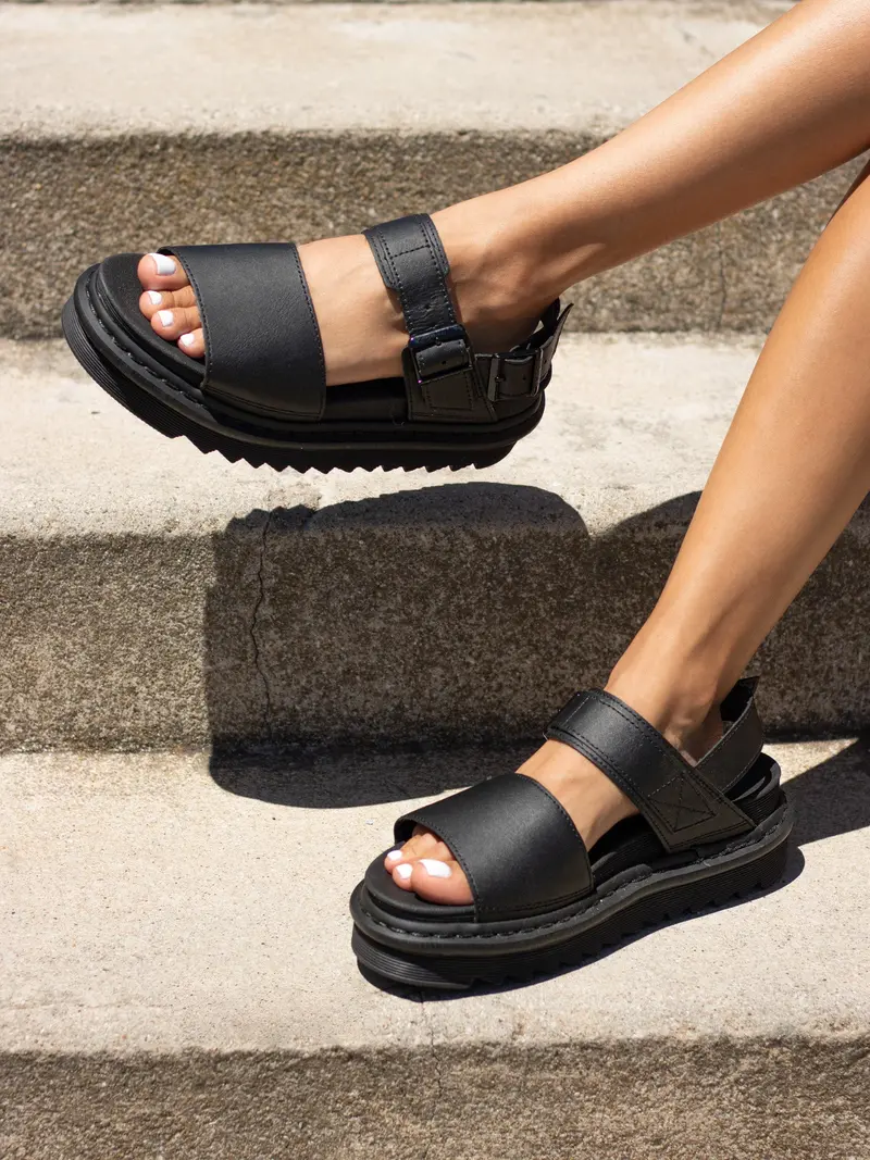 Dr. Martens Voss Black Mono 1