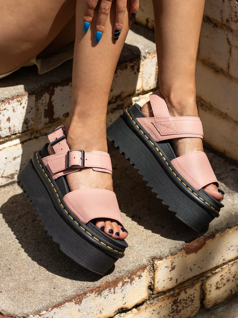 Dr. Martens Voss Quad Peach Beige 1