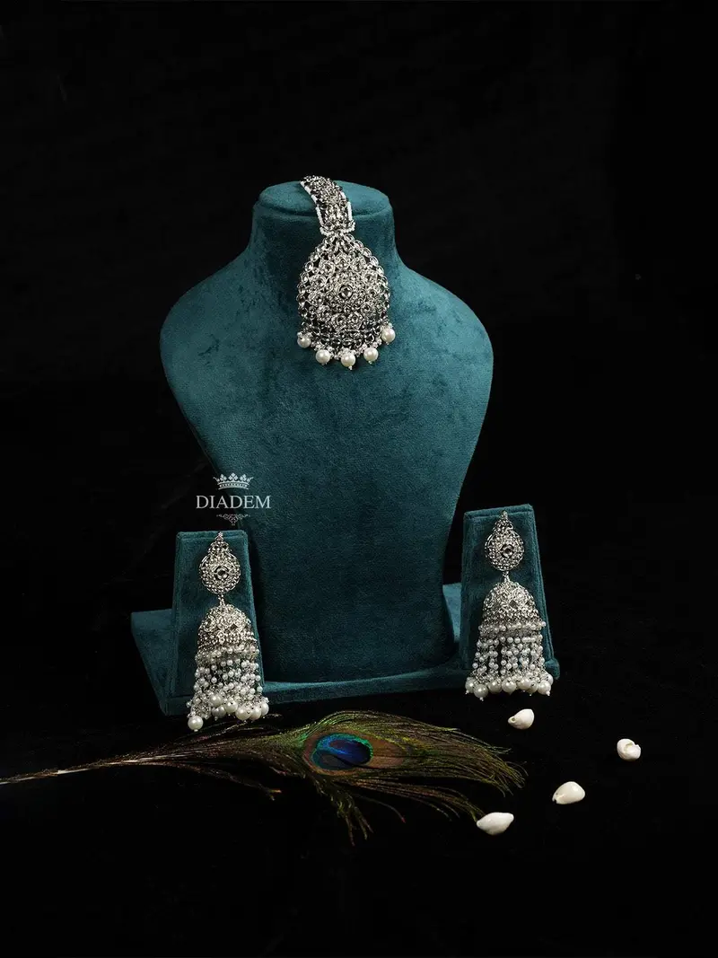 Elegant Silver Grey Maang Tikka And Earrings Set 1
