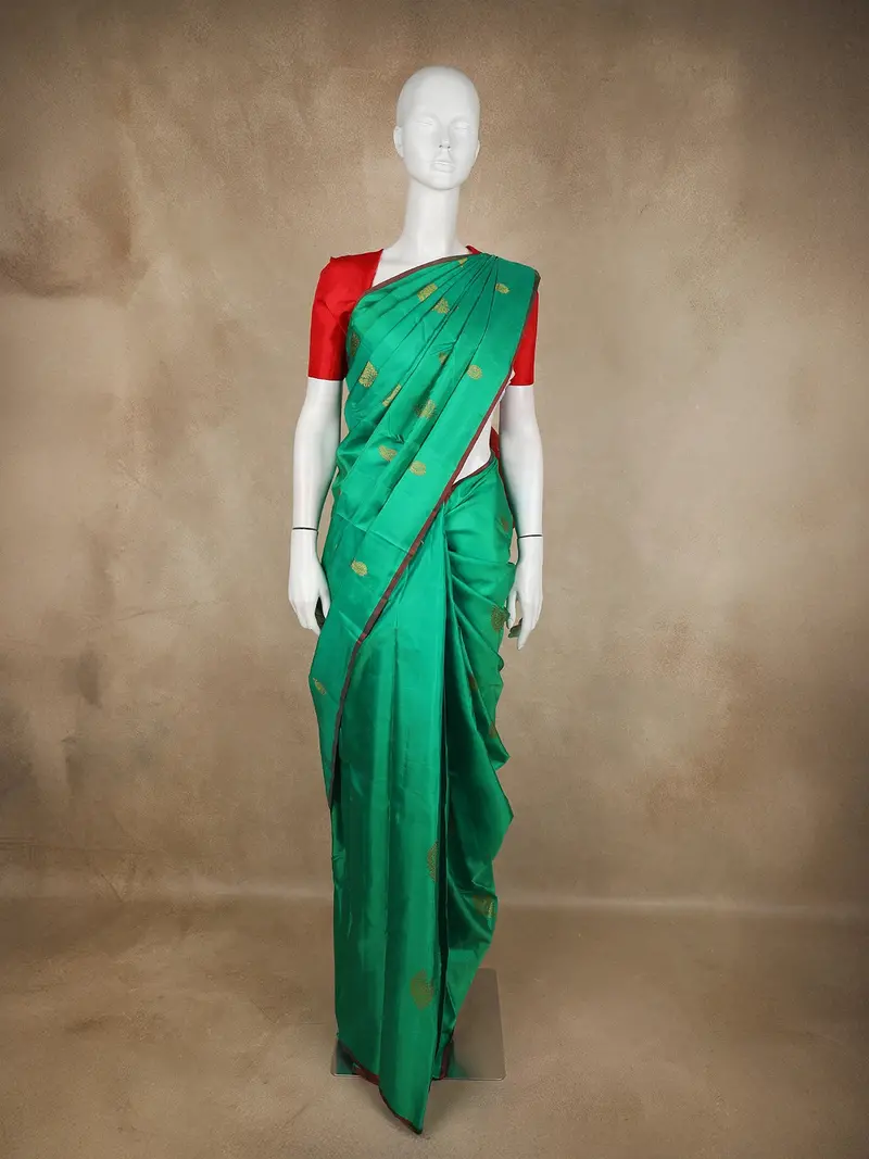 Emerald Green Floral Butta Woven Design Pure Kanchipuram Silk Saree With Contrast Blouse 1