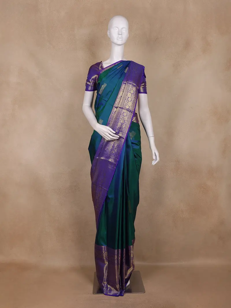 Emerald Green Zari Woven Pure Kanchipuram Silk Saree 1