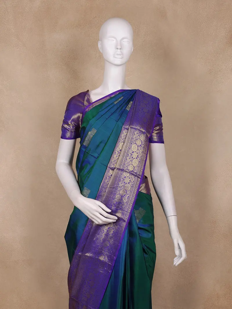 Emerald Green Zari Woven Pure Kanchipuram Silk Saree 2