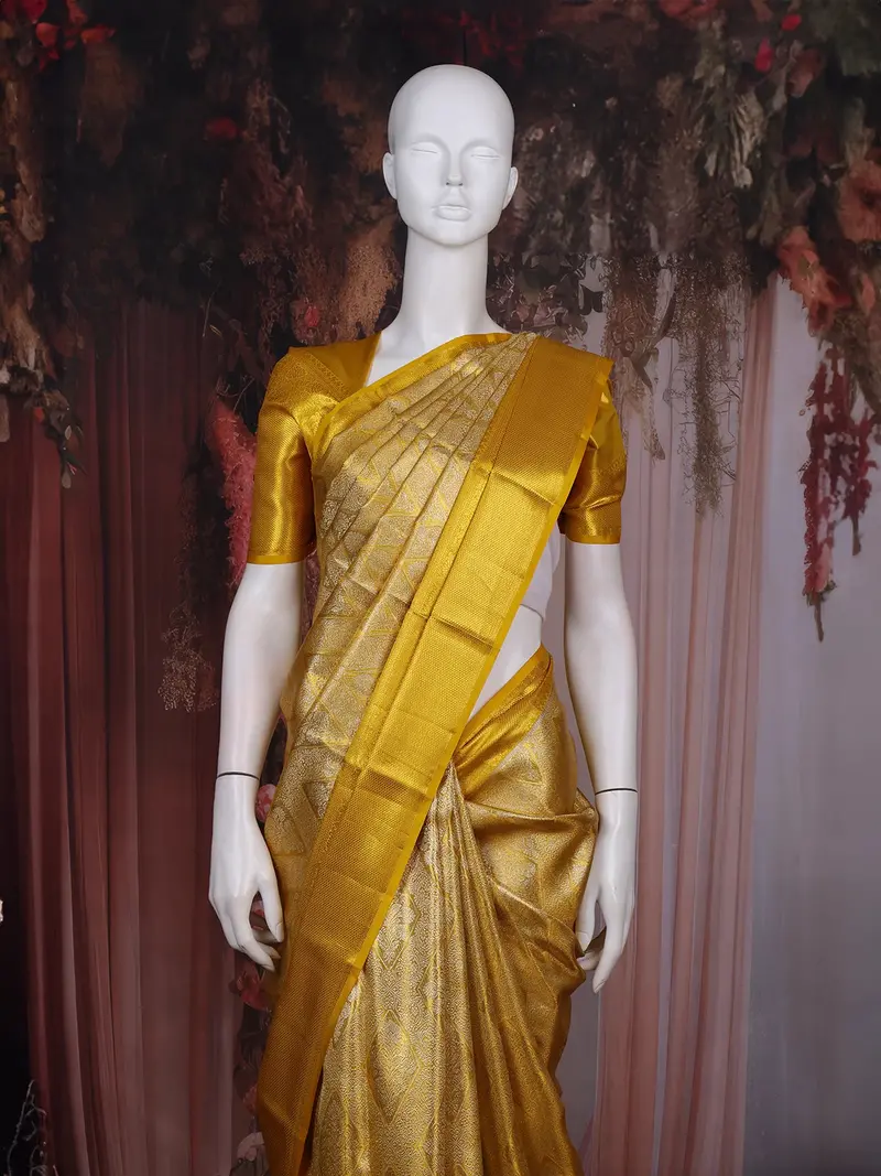 Golden Yellow Diamond Motif Woven Kanchipuram Tissue Silk Saree 2