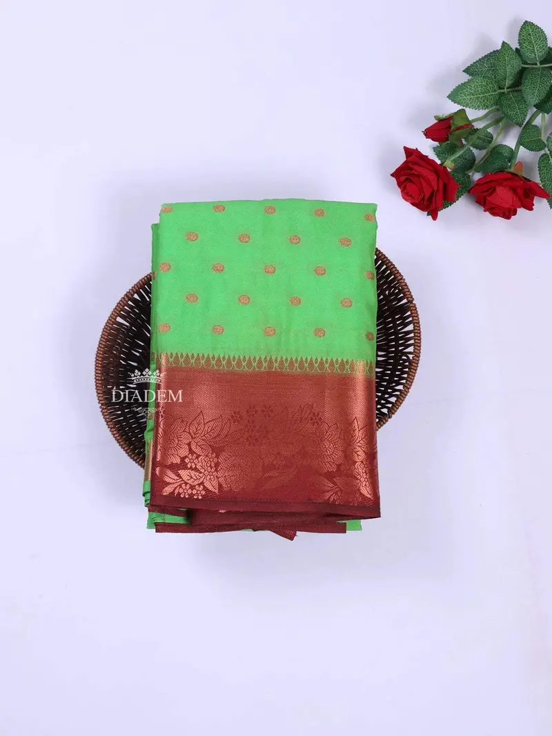 Green Art Silk Saree With Floral Motif On The Body And Contrast Zari Border 1