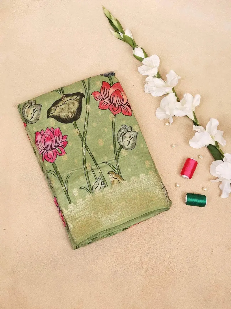 Green Banarasi Saree With Flower Design On The Body With Zari Border 1