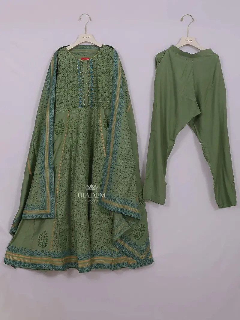 Green Cotton Straight Cut Salwar Suit Adorned With Floral Prints, Paired With Dupatta 1