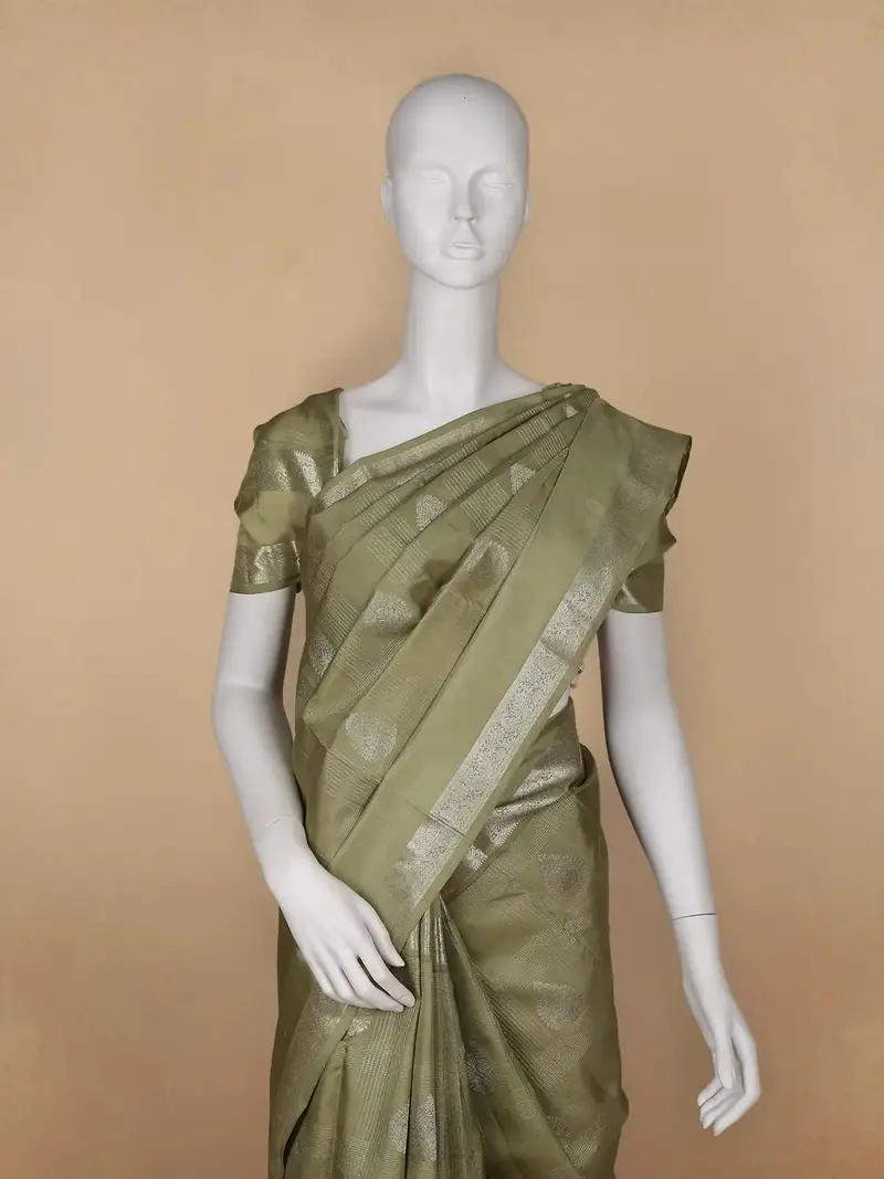 Green Floral And Checks Woven Silk Saree 2