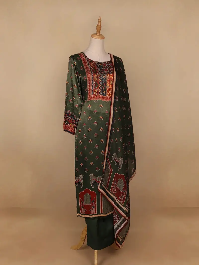 Green Floral Designed Cotton Rayon Salwar Suit 4
