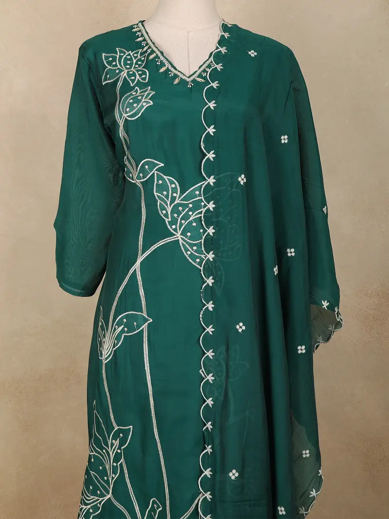 Green Floral Thread Embroidered Design Cotton Straight Cut Salwar Suit 2