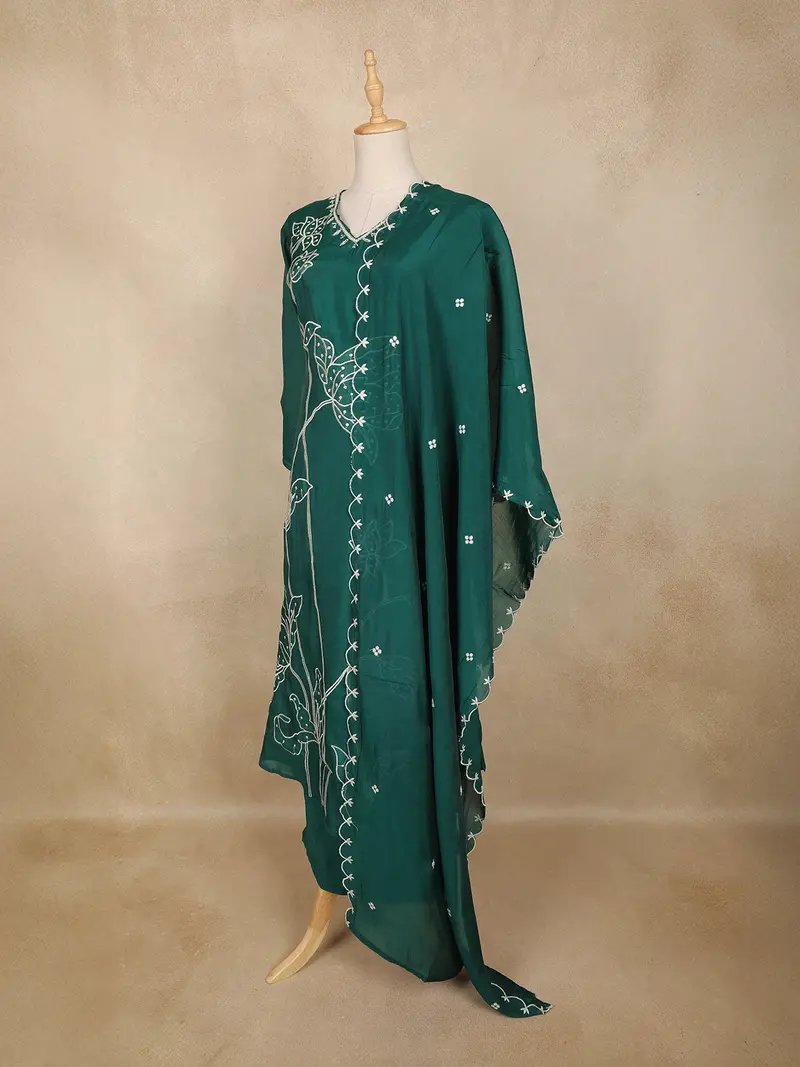 Green Floral Thread Embroidered Design Cotton Straight Cut Salwar Suit 3