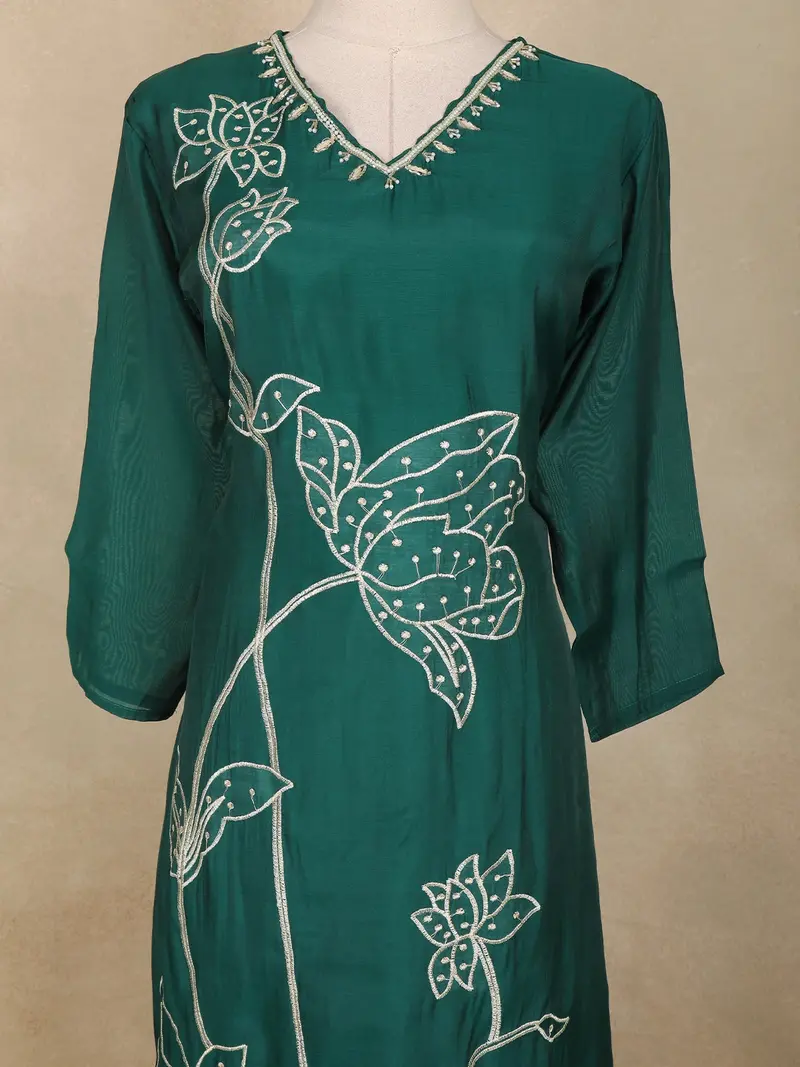Green Floral Thread Embroidered Design Cotton Straight Cut Salwar Suit 5