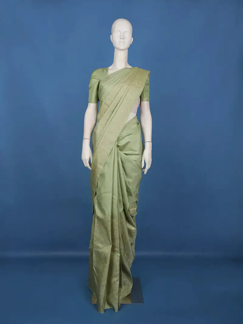 Green Floral Woven Pure Kanchipuram Silk Saree – Traditional Bridal & Festive Wear 1