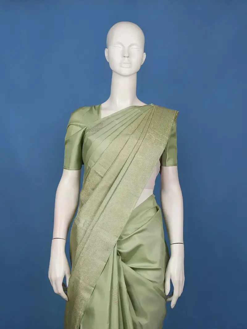 Green Floral Woven Pure Kanchipuram Silk Saree – Traditional Bridal & Festive Wear 2