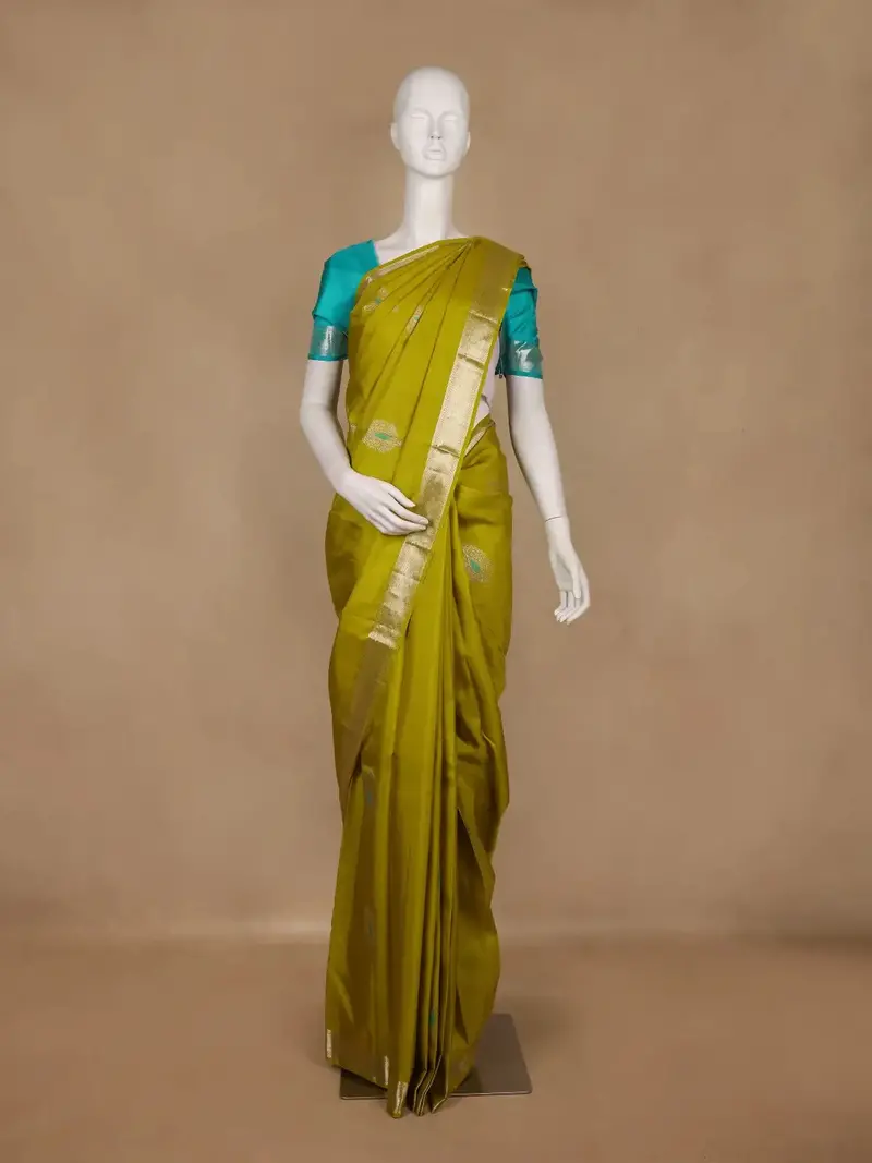 Green Paisley Design Woven Pure Kanchipuram Silk Saree 1