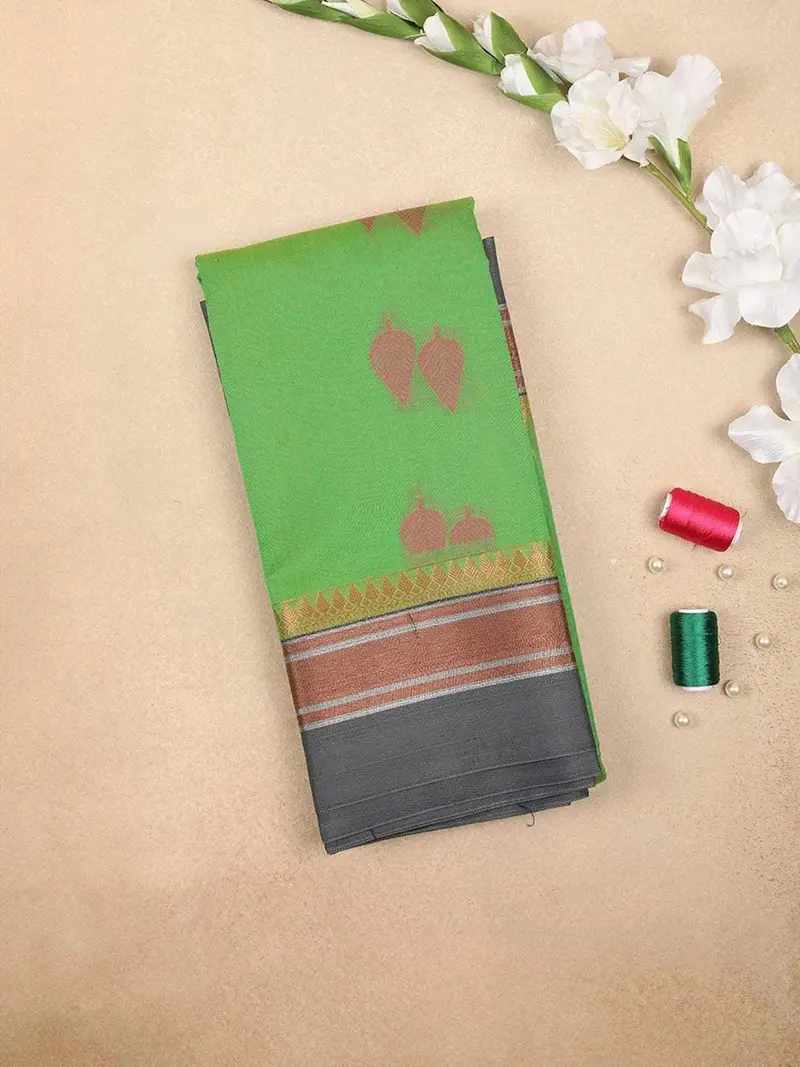 Green Silk Cotton Saree With Leaf Motif Design On The Body With Contrast Border 1