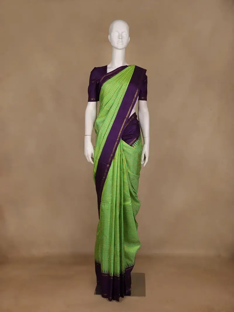 Green Small Checks Woven Pure Kanchipuram Silk Saree 1