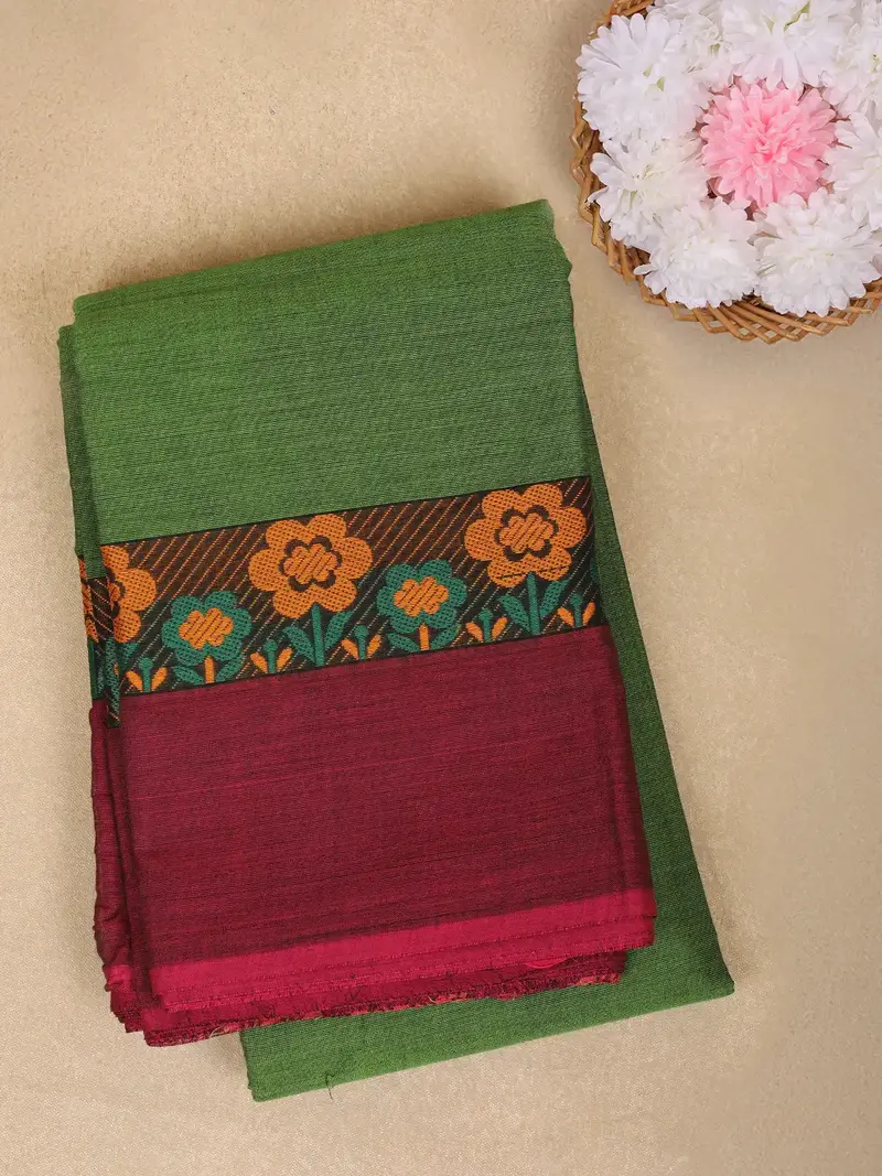 Green Solid Design Cotton Saree With Contrast Border 1