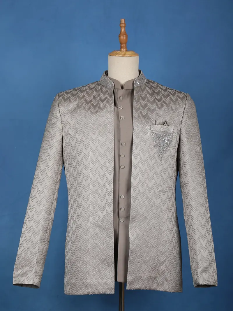 Grey Arrow Design Jacquard Men's Suit With Embroidered Collar And Pocket Detailing 1