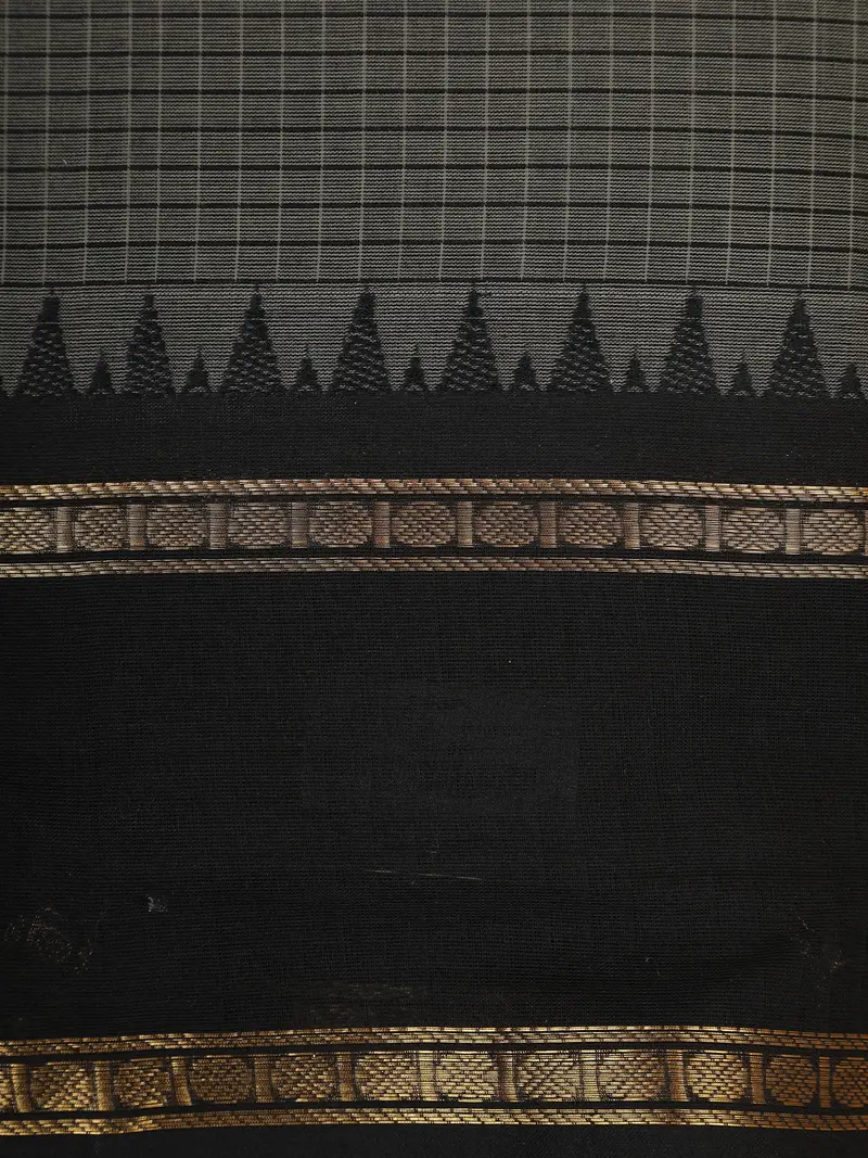 Grey Checks Design Cotton Saree With Contrast Black Zari Woven Border 2