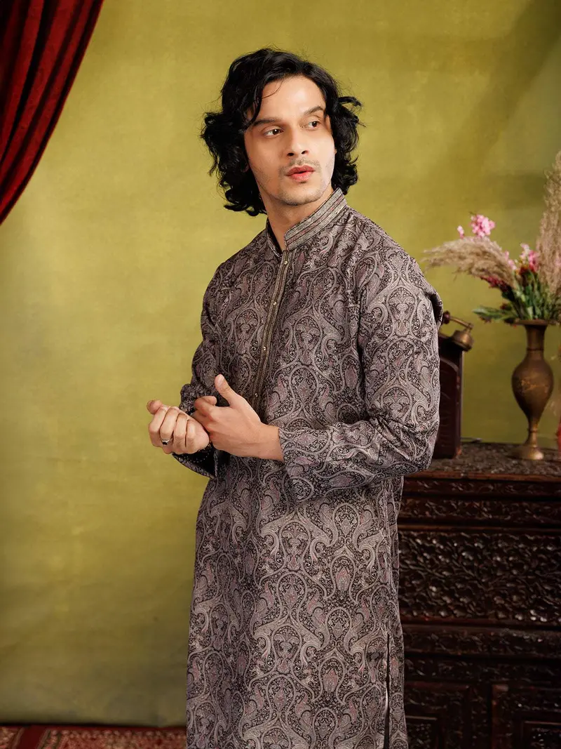 Grey Kurta Set With Floral Printed Designs, With Pant 3
