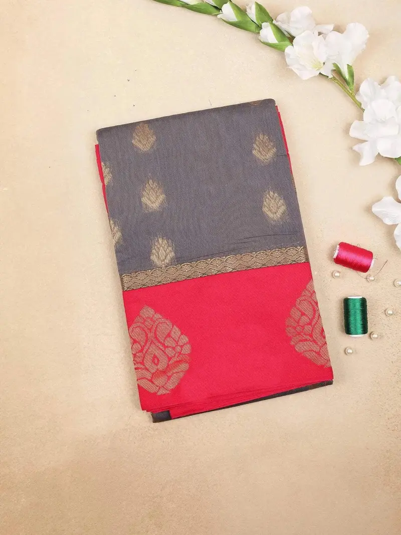 Grey Silk Cotton Saree With Leaf Deign On The Body With Contrast Designed Border 1
