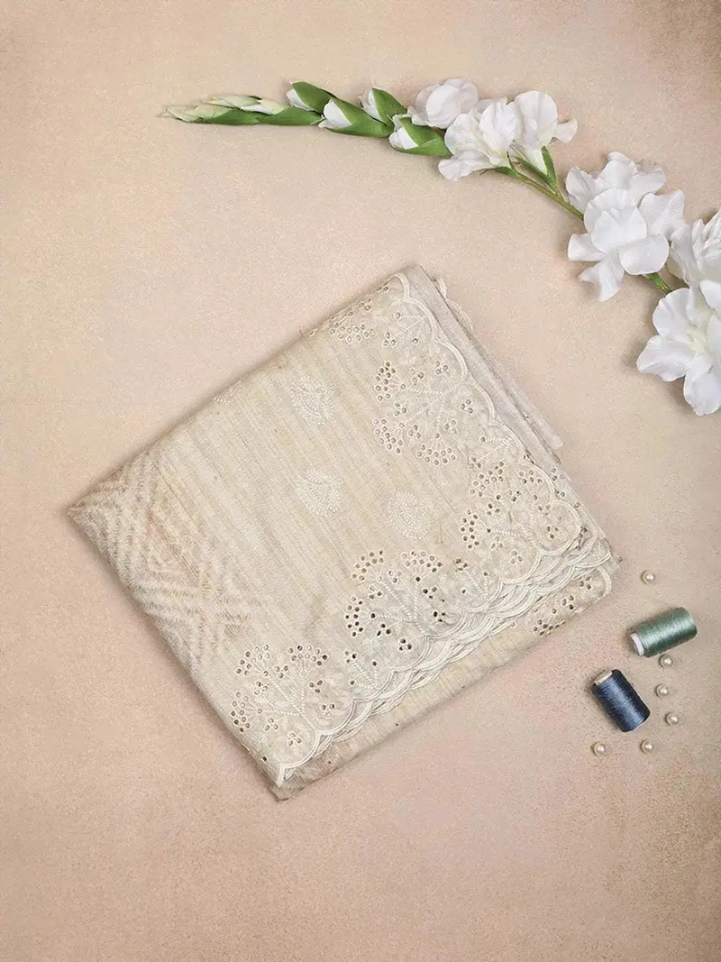 Ivory Semi Tussar Silk Saree With  Diagonal Checks Design On The Body With Matching Border 1
