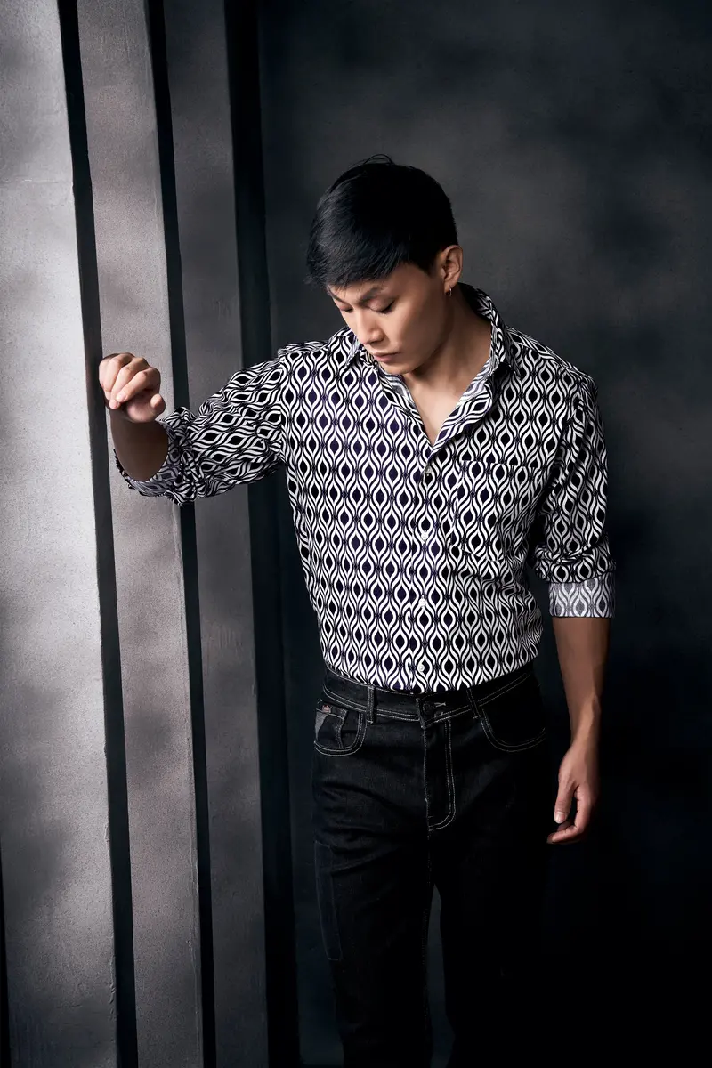 Jade Black And Bright White Hypnotic Printed Subtle Sheen Super Soft Premium Cotton Shirt 5