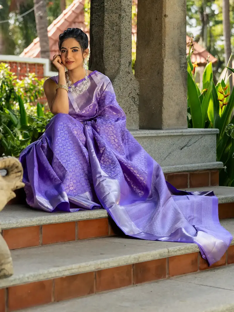 Lavender Floral Woven Pure Kanchipuram Silk Saree 1