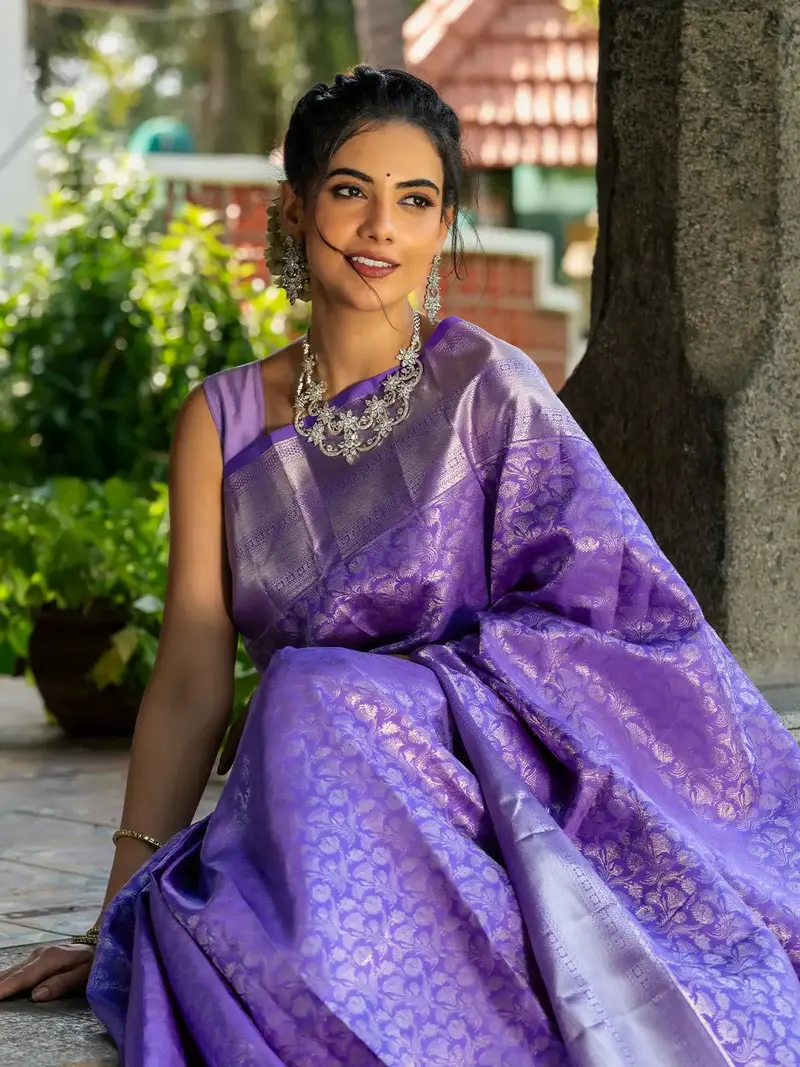 Lavender Floral Woven Pure Kanchipuram Silk Saree 2