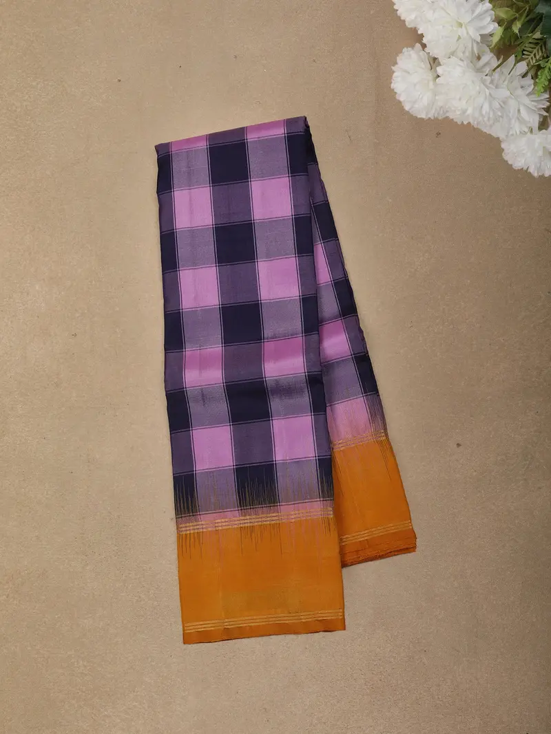 Lavender Purple Checked Woven Design Kanchipuram Silk Saree With Contrast Border 1