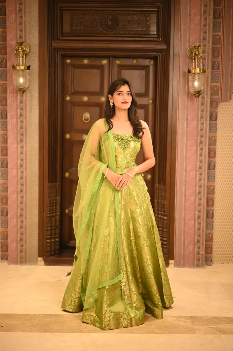 Leaf Green Floral Zari Woven Design Banarasi Silk Bridesmaid Lehenga With Dupatta 1