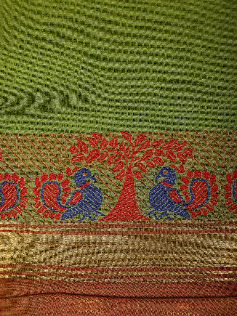 Leaf Green Solid Design Cotton Saree With Contrast Border 2