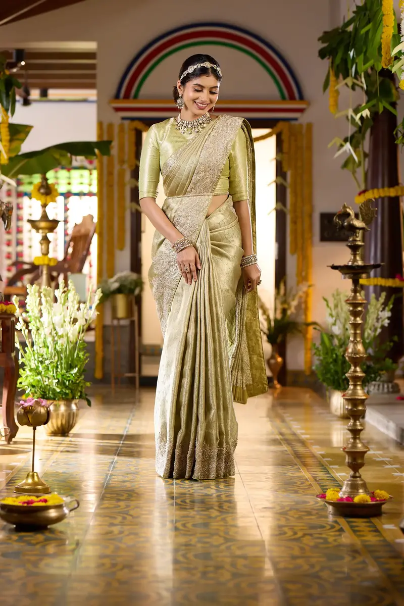 Light Green Leaf Woven Banarasi Silk Saree 2