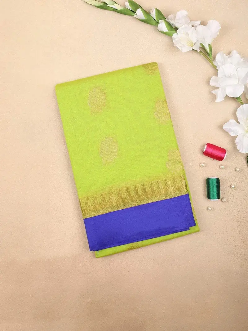 Light Green Silk Cotton Saree With Rose Motif  On The Body And Contrast Border 1