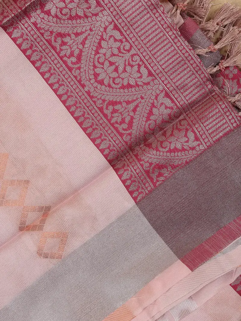 Light Pink Geometric Diamond Designed Silk Saree 2