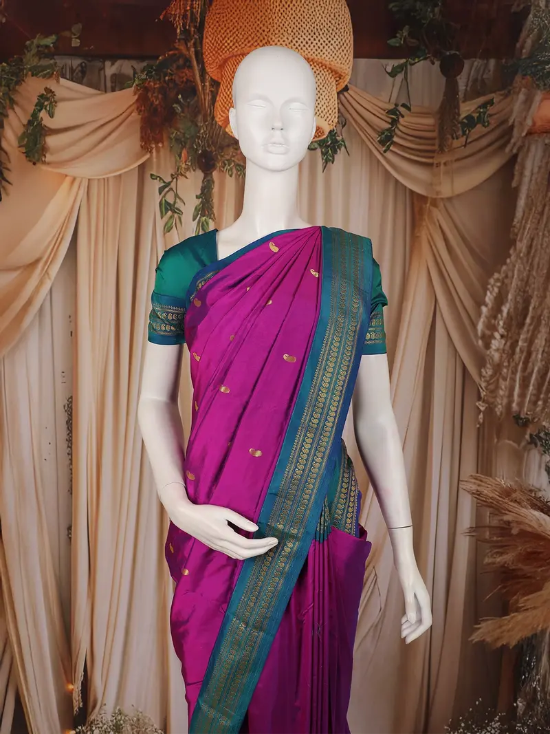 Magenta Purple Paisley Butta Woven Design Kanchipuram Silk Saree With Zari Border 2