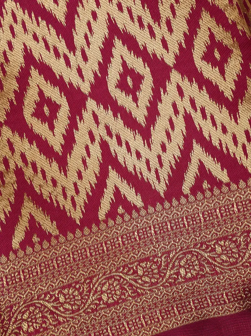 Magenta Wine Geometric Ikat Design Silk Saree 2
