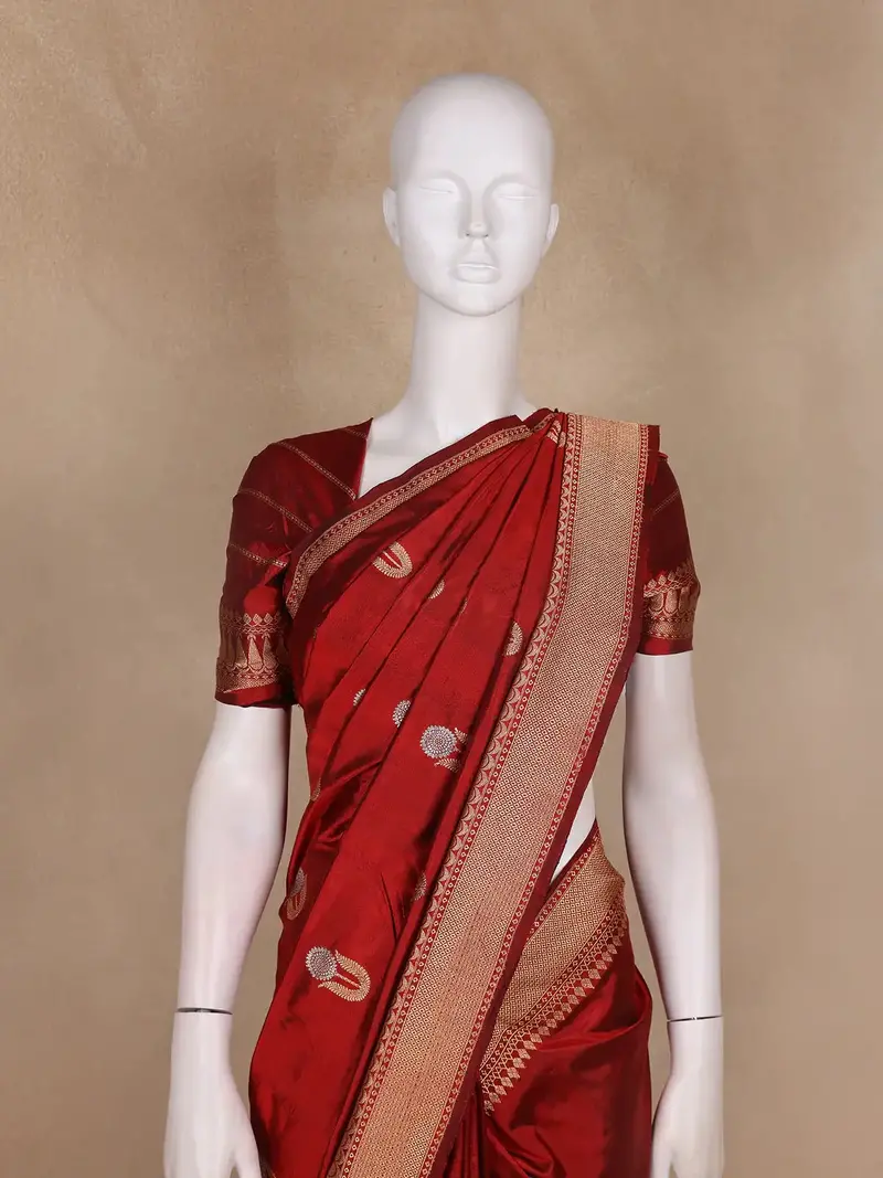 Maroon Butta Woven Design Pure Banarasi Saree 2