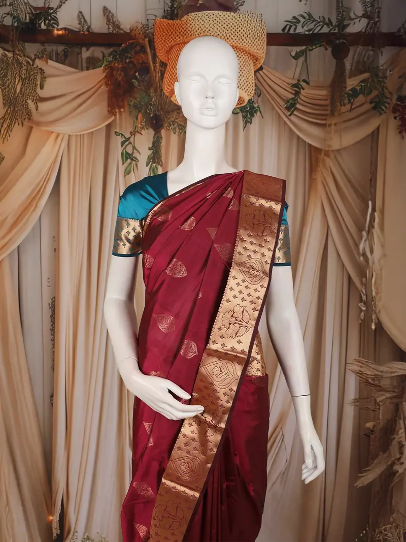 Maroon Floral Butta Woven Design Kanchipuram Silk Saree With Zari Border 2