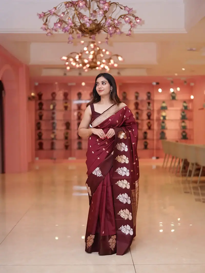 Maroon Floral Woven Banarasi Silk Saree With Zari Pallu 1