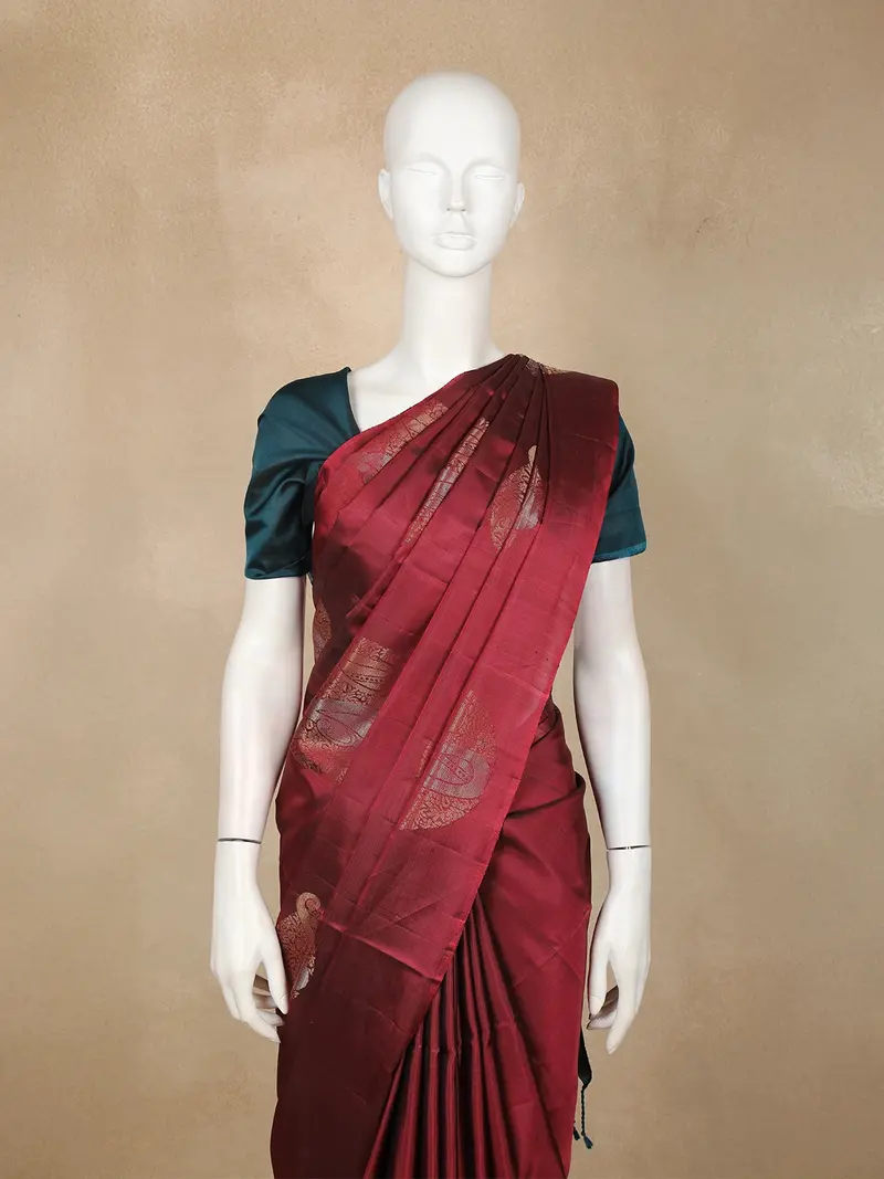 Maroon Paisley Woven Design Soft Silk Saree 2