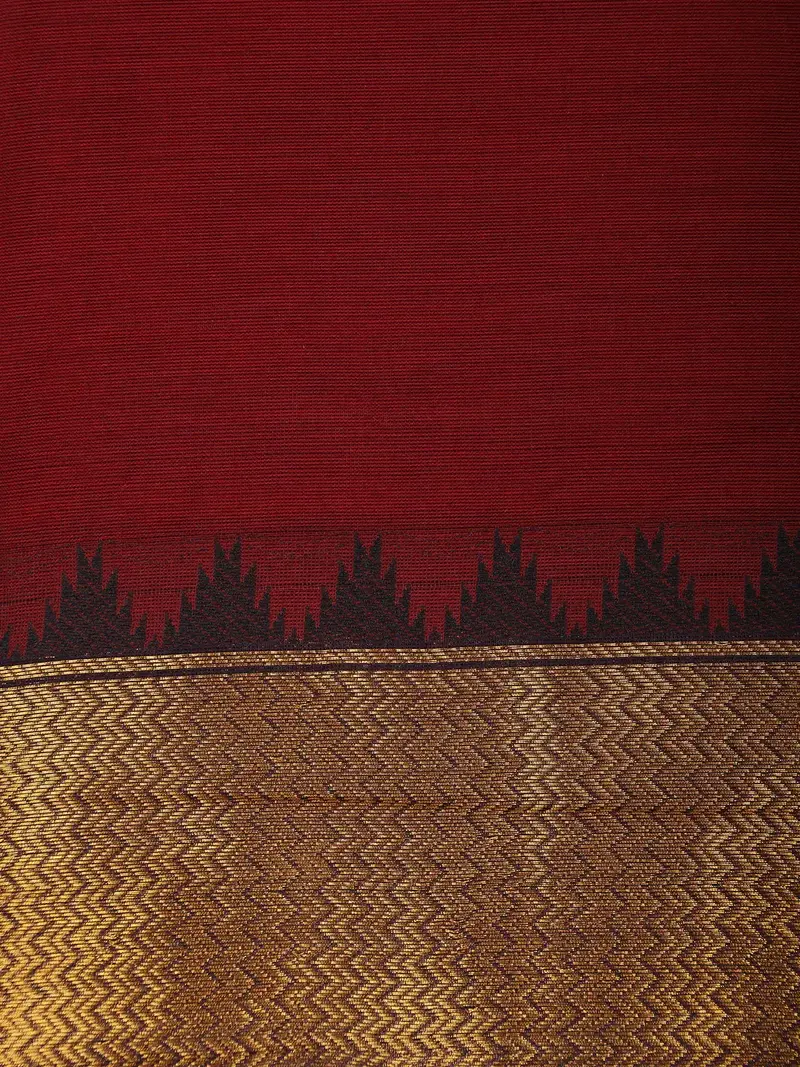 Maroon Solid Design Cotton Saree With Contrast Zari Border 2