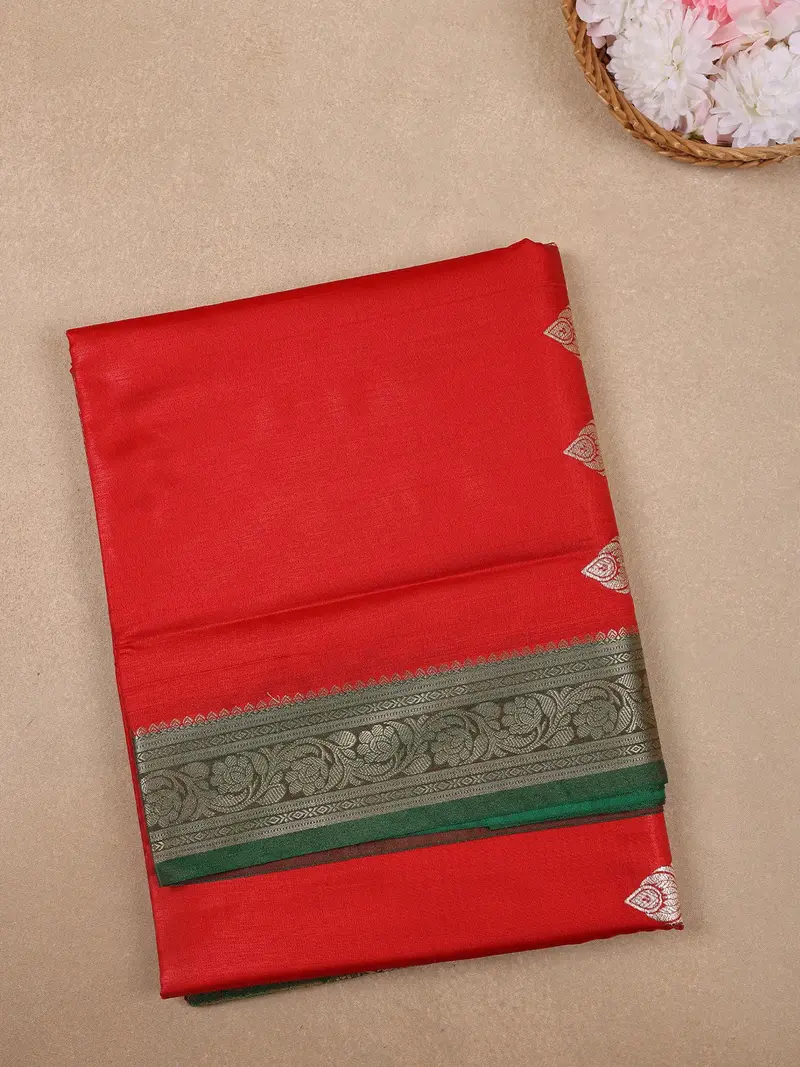 Maroon Solid Designed Woven Banarasi Silk Saree 1