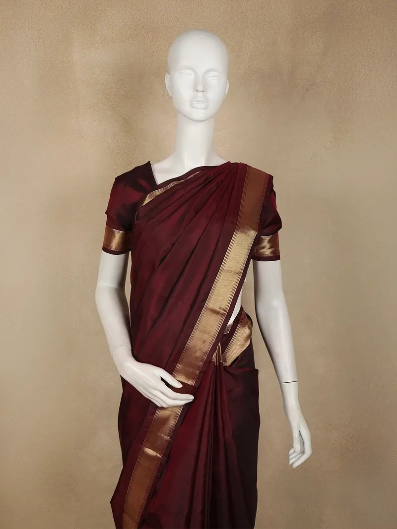 Maroon Solid Woven Design Pure Kanchipuram Silk Saree With Zari Border 2